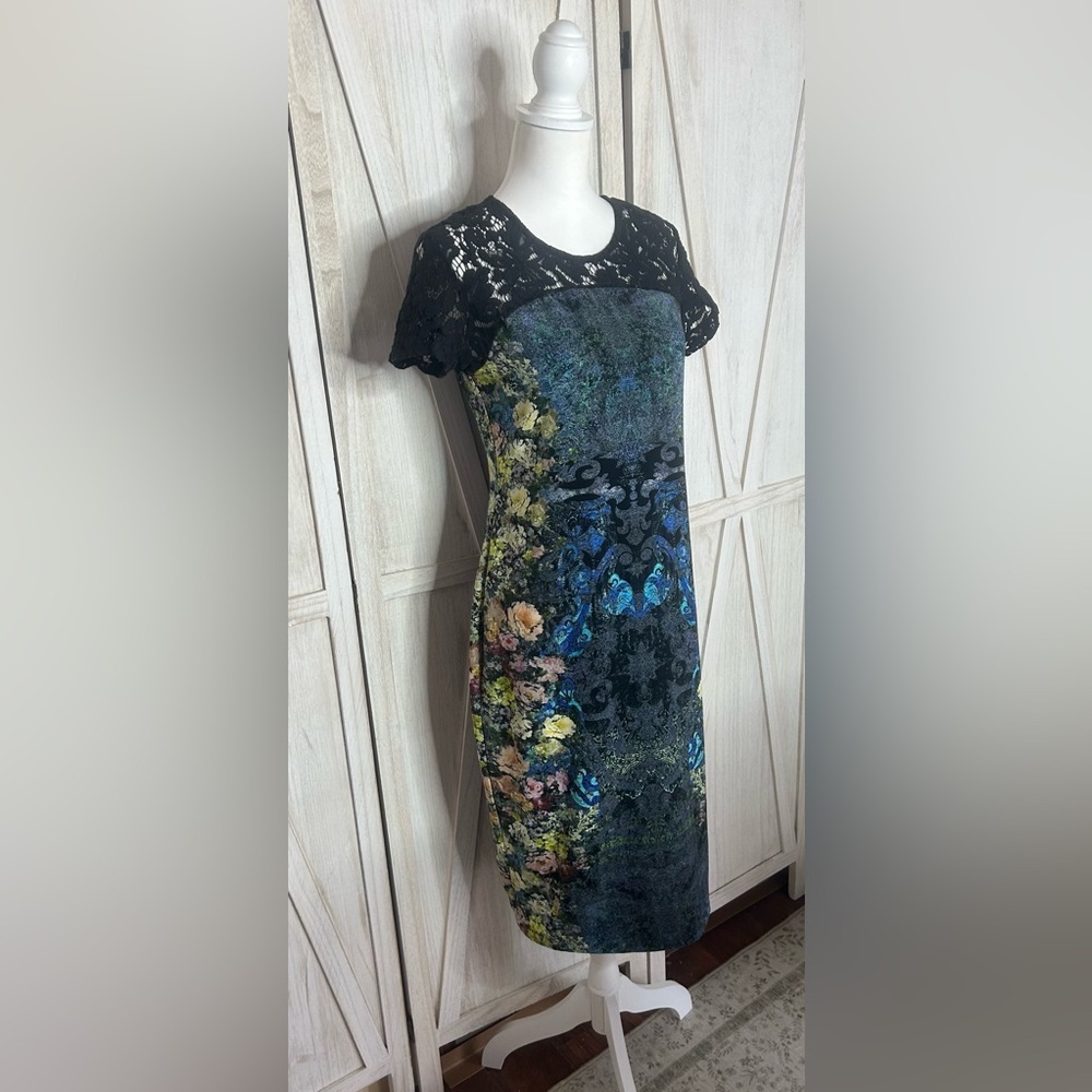 Amelia Black Lace Yoke Floral-Print Midi Dress Euc Sz 10 Bodycon Wearable Art — image 2 of 8